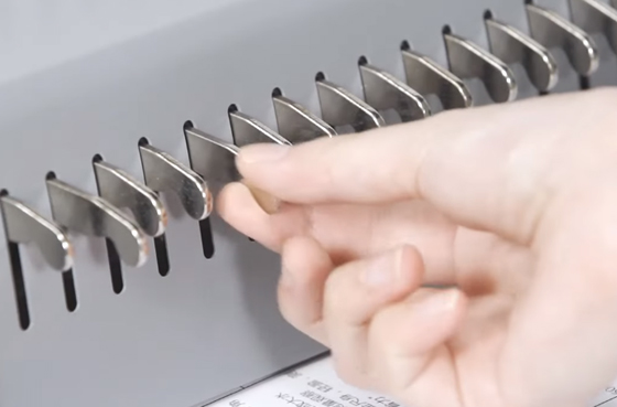 01 델리 3873 빗 바인딩 머신 운영 비디오