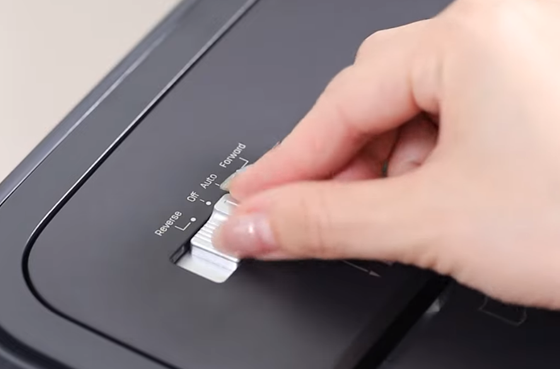 01 델리 E9939 휴대용 종이 슈레더